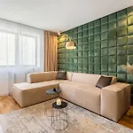 The Artist Center Апартаменти