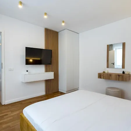 The Artist Center Apartment *