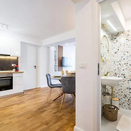 The Artist Center Apartment