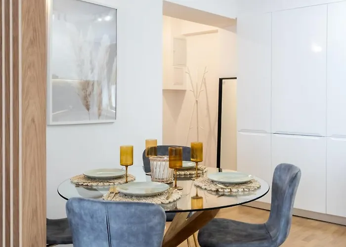 아파트 The Artist Center